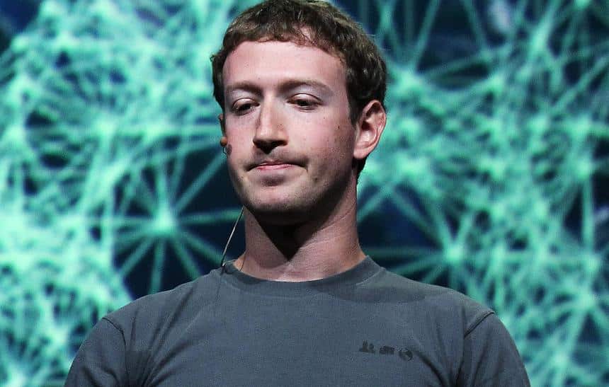 mark zuckerberg faz cara de decepção com a instabilidade do facebook